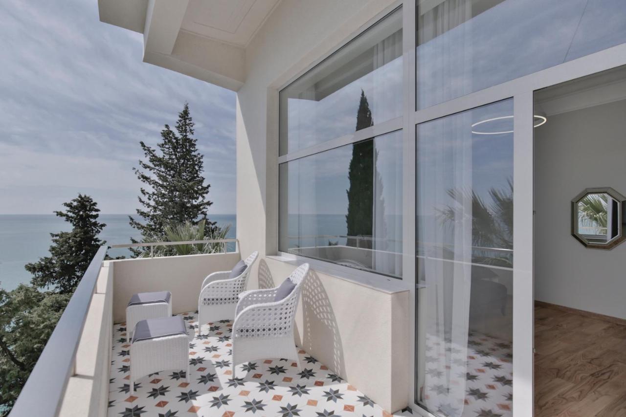 Garden Resort Гагра Экстерьер фото