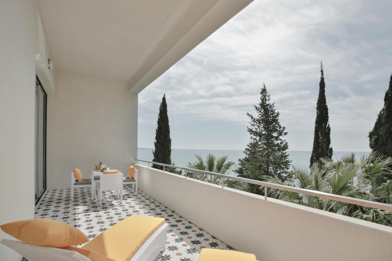 Garden Resort Гагра Экстерьер фото